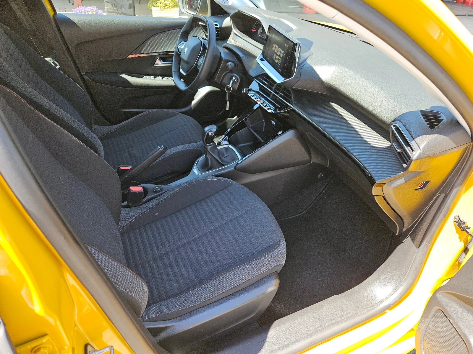 Peugeot 208 1.2/GPL/Active/CARPLAY/ACC/LED/NAVI/БЛУТУТ/EURO 6, снимка 15 - Автомобили и джипове - 55691955