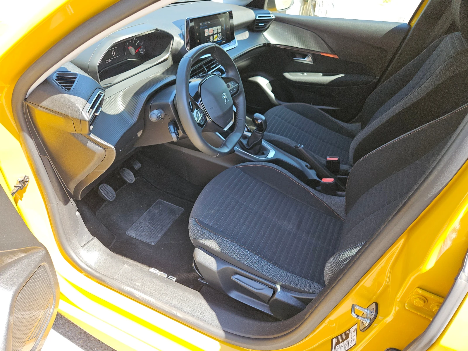 Peugeot 208 1.2/GPL/Active/CARPLAY/ACC/LED/NAVI/БЛУТУТ/EURO 6, снимка 9 - Автомобили и джипове - 55691955