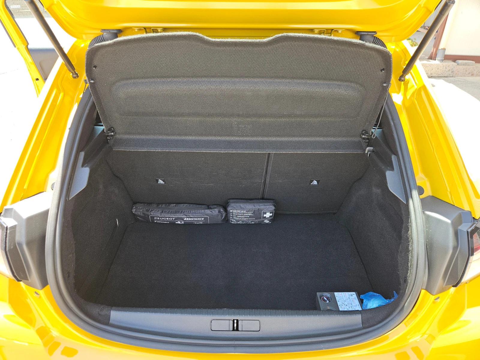 Peugeot 208 1.2/GPL/Active/CARPLAY/ACC/LED/NAVI/БЛУТУТ/EURO 6, снимка 4 - Автомобили и джипове - 55691955