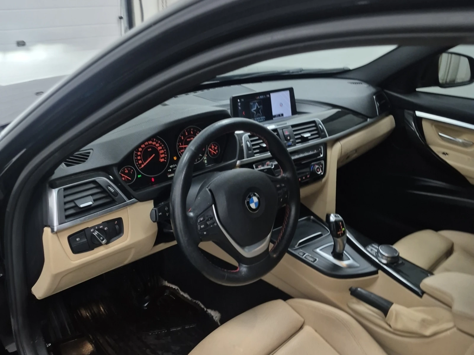 BMW 330 Xdrive / Carfax / Лизинг, снимка 10 - Автомобили и джипове - 56315683