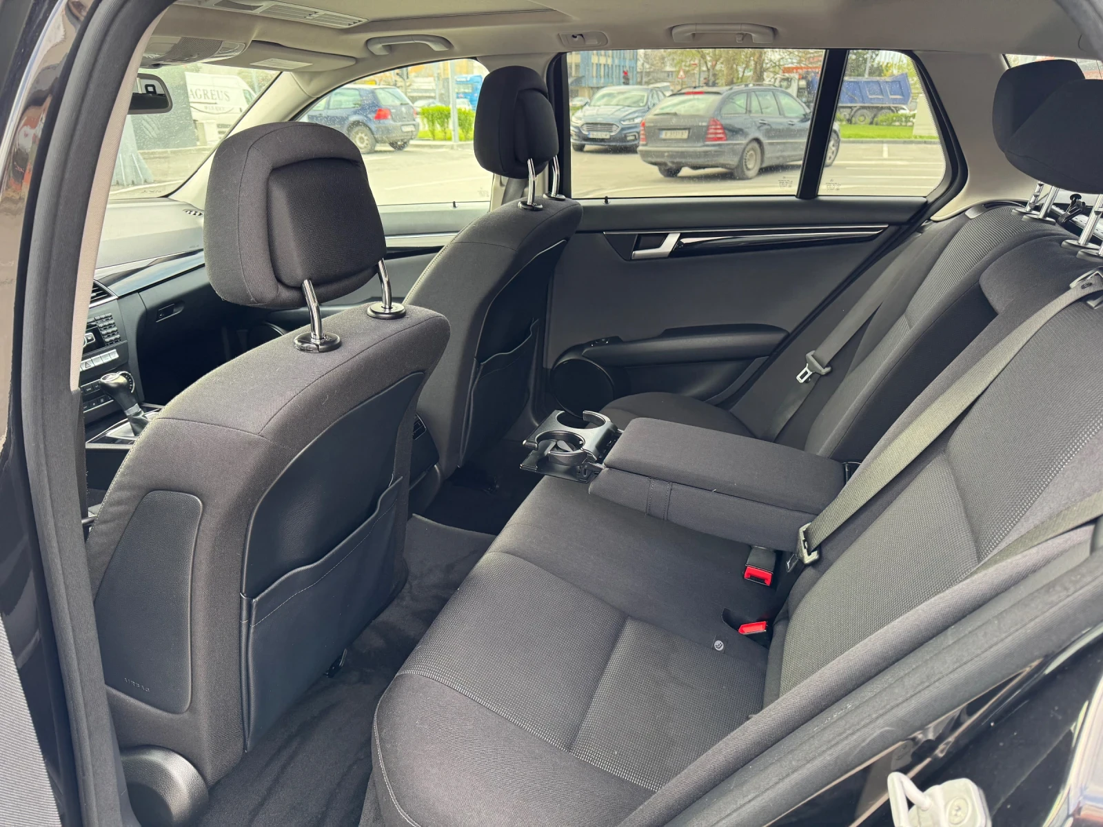 Mercedes-Benz C 220, снимка 9 - Автомобили и джипове - 56574289