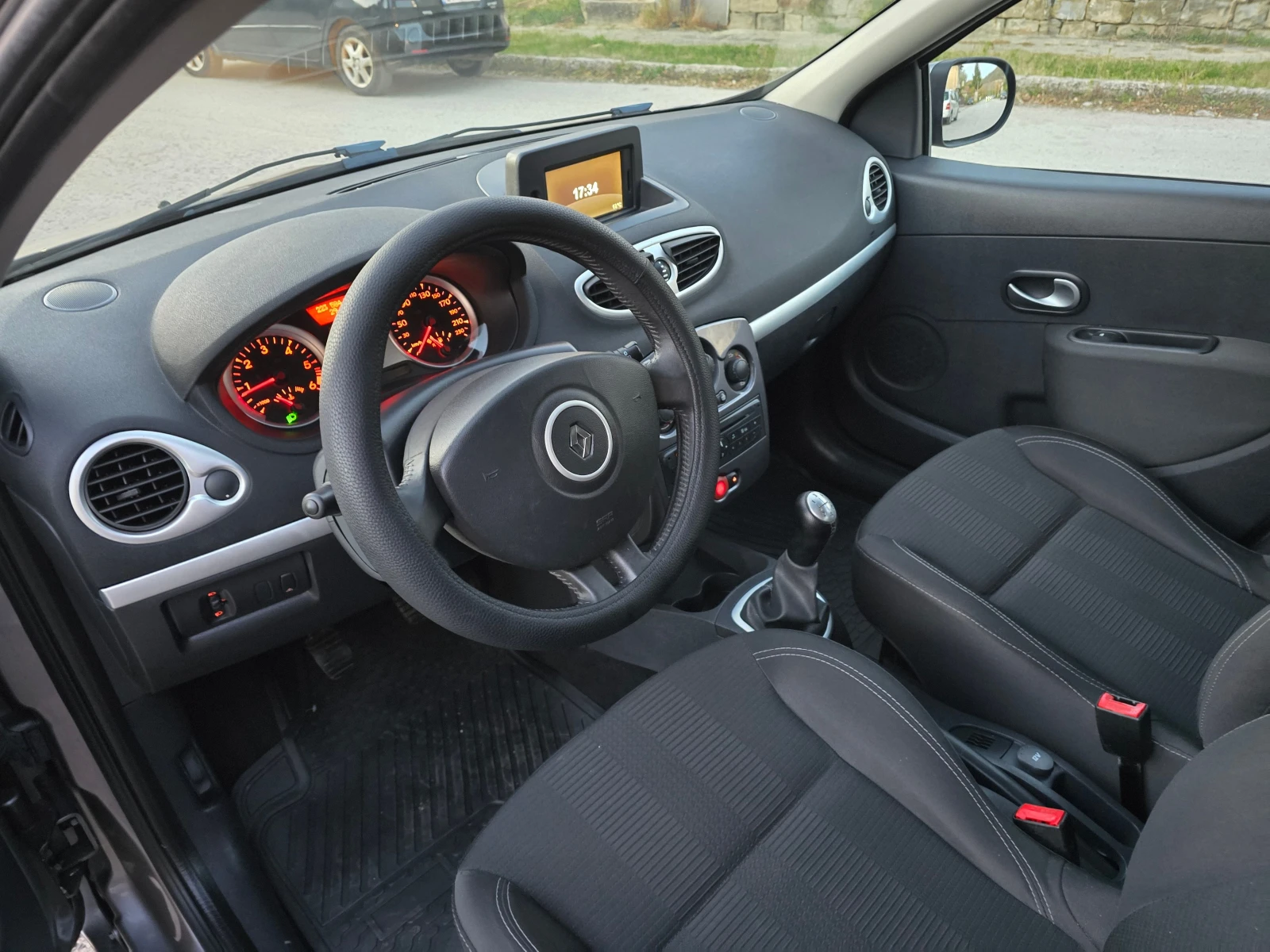Renault Clio 1.5DCi/NAVI-75ps, снимка 14 - Автомобили и джипове - 56650770