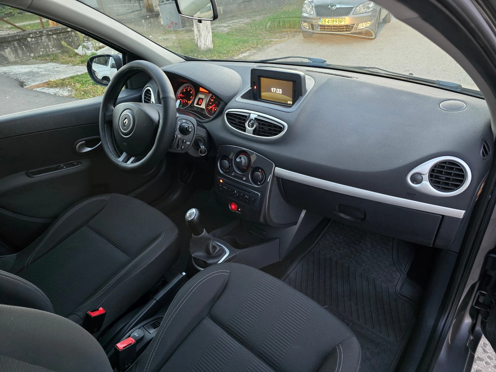 Renault Clio 1.5DCi/NAVI-75ps, снимка 8 - Автомобили и джипове - 56650770