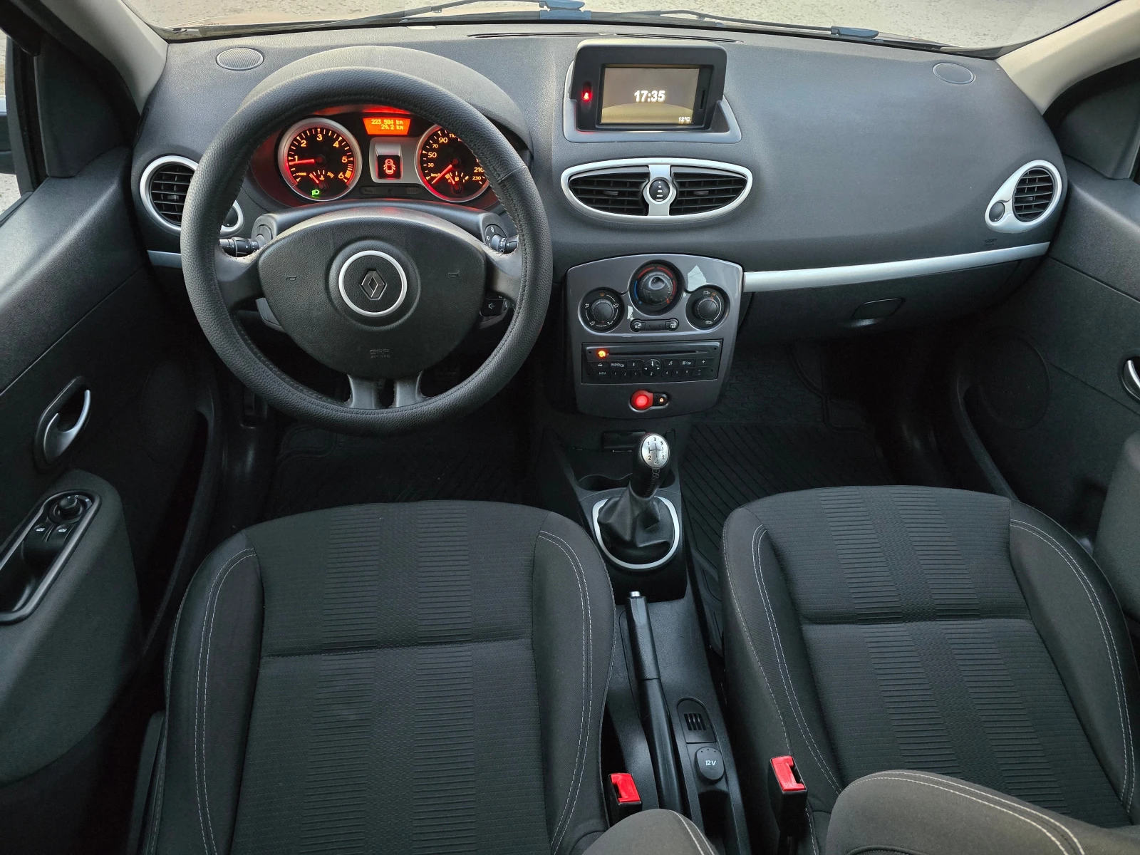 Renault Clio 1.5DCi/NAVI-75ps, снимка 17 - Автомобили и джипове - 56650770