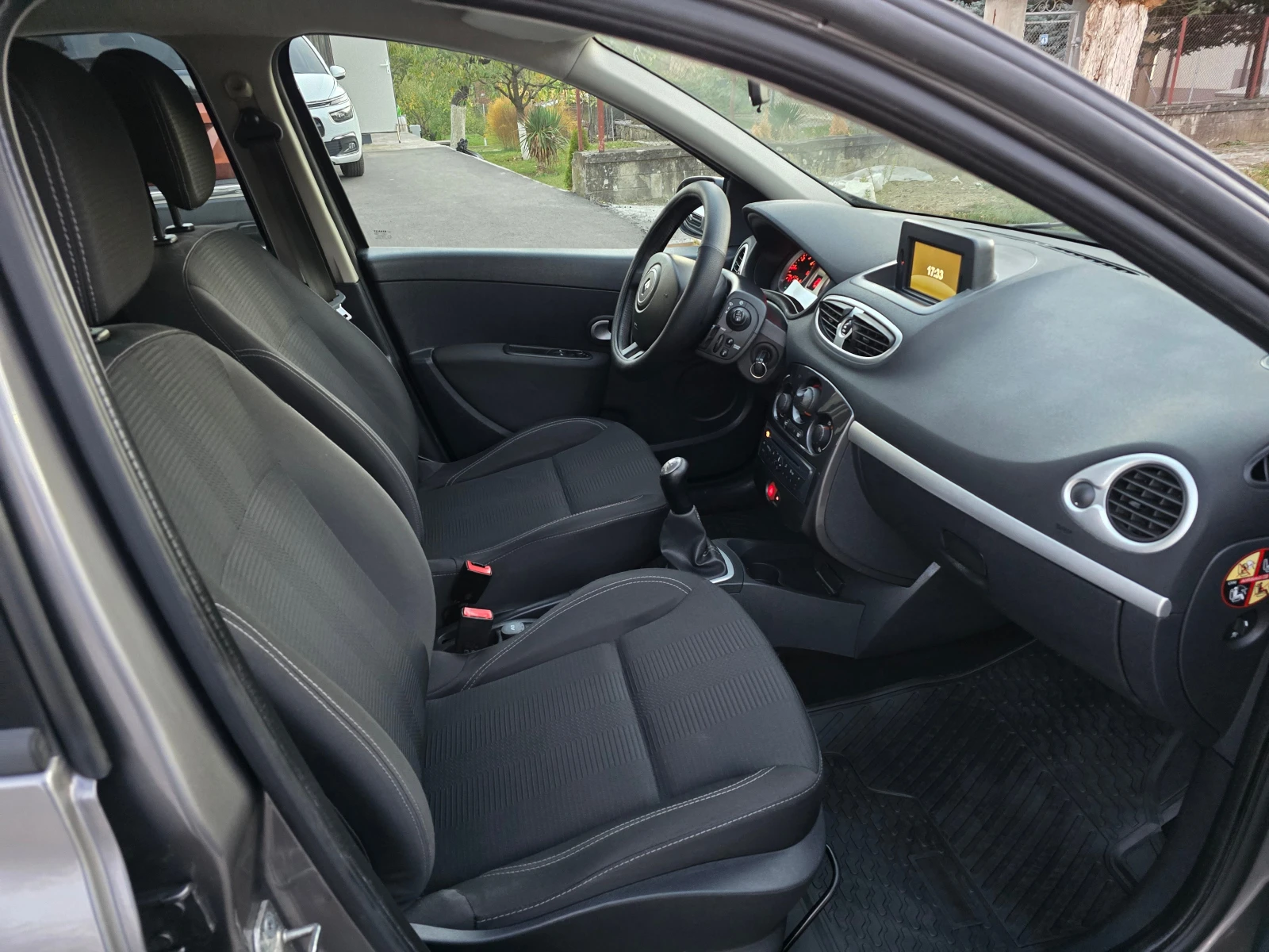Renault Clio 1.5DCi/NAVI-75ps, снимка 7 - Автомобили и джипове - 56650770