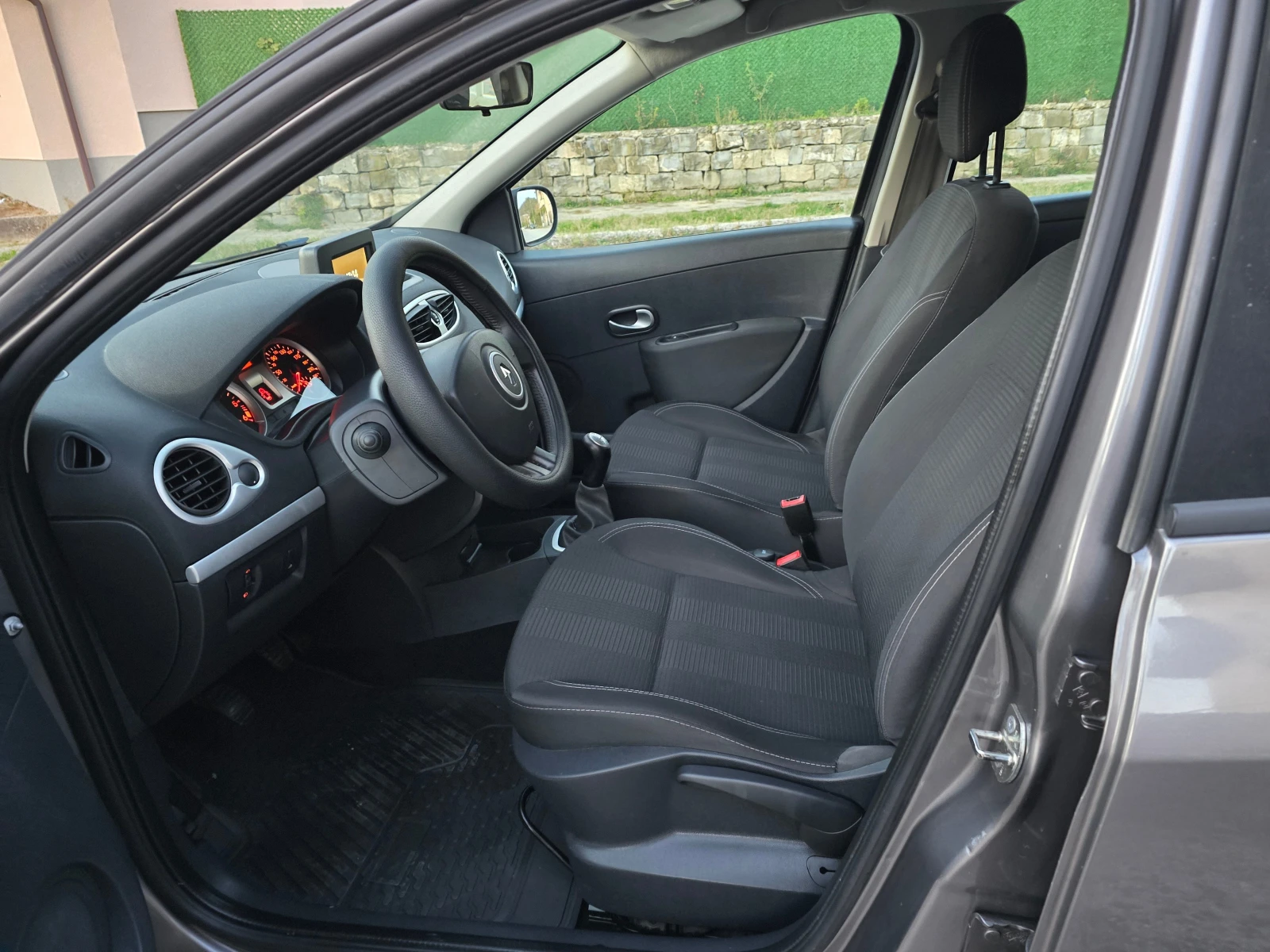 Renault Clio 1.5DCi/NAVI-75ps, снимка 13 - Автомобили и джипове - 56650770