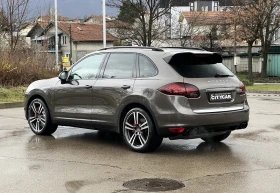 Porsche Cayenne TURBO/ LIFT/ BURMESTER/ PANO/ CAMERA/ 3xTV/ CARBON, снимка 4