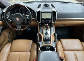 Porsche Cayenne TURBO/ LIFT/ BURMESTER/ PANO/ CAMERA/ 3xTV/ CARBON, снимка 13