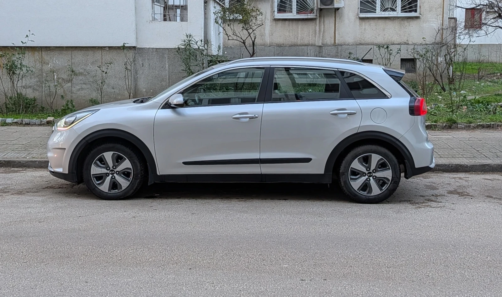 Kia Niro 1.6 GDI FHEV - изображение 4