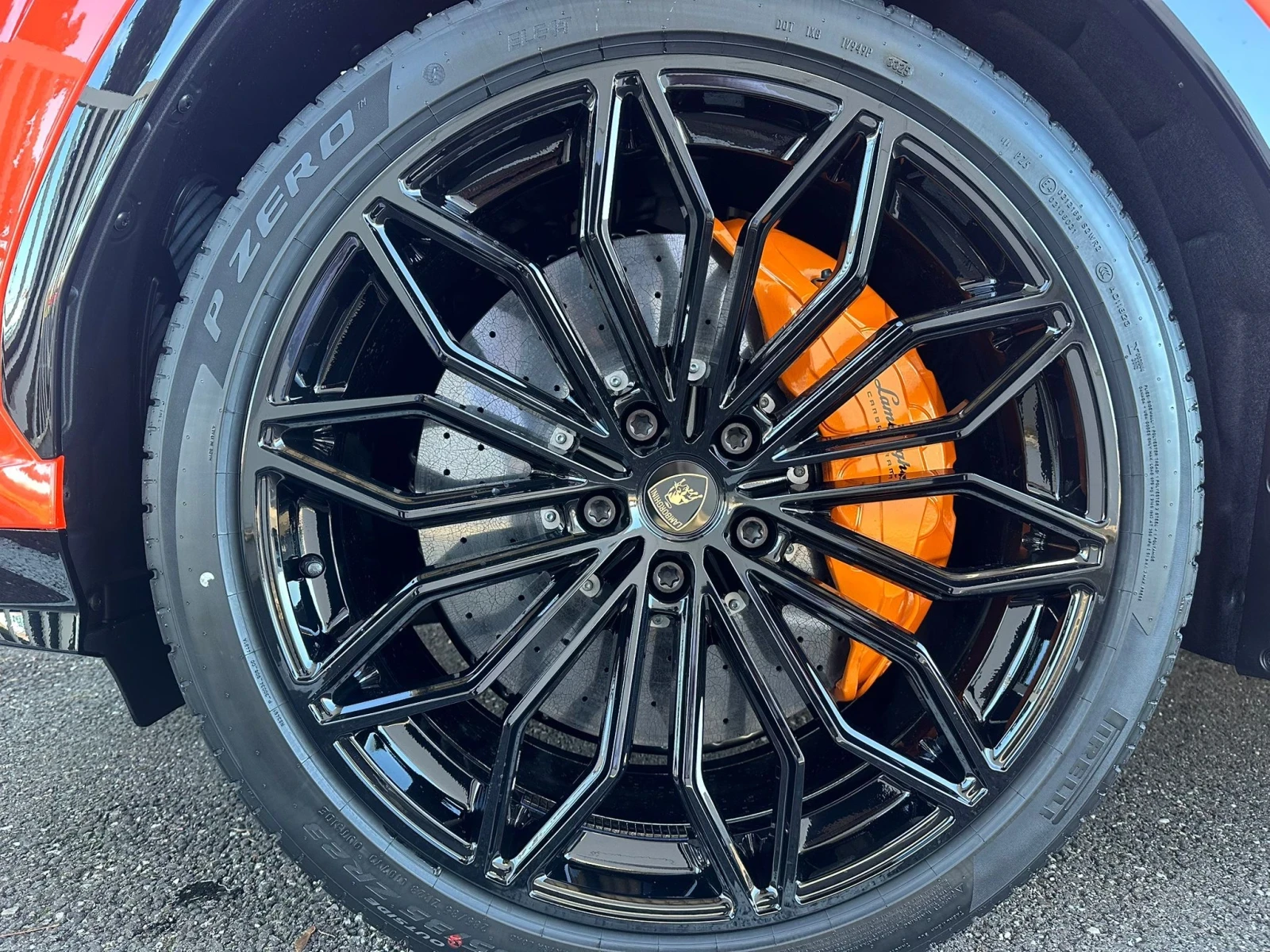 Lamborghini Urus  - изображение 6