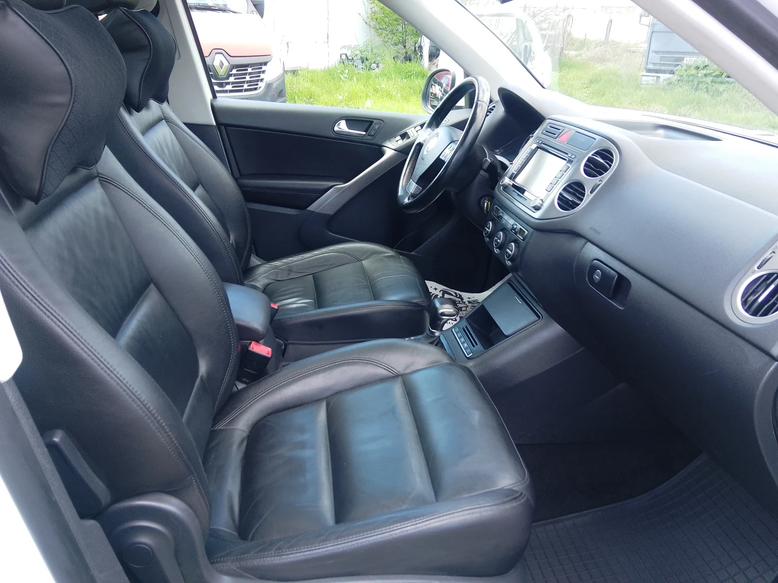 VW Tiguan 2.0TDI-FULL-АВТОМАТИК-4Х4-КОЖА-НАВИ-ПАНОРАМА-, снимка 9 - Автомобили и джипове - 54138451