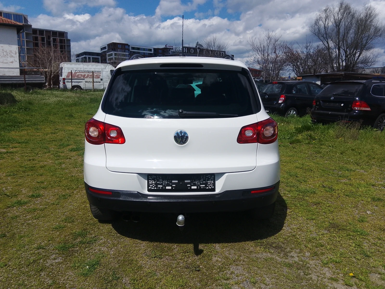 VW Tiguan 2.0TDI-FULL-АВТОМАТИК-4Х4-КОЖА-НАВИ-ПАНОРАМА-, снимка 5 - Автомобили и джипове - 54138451