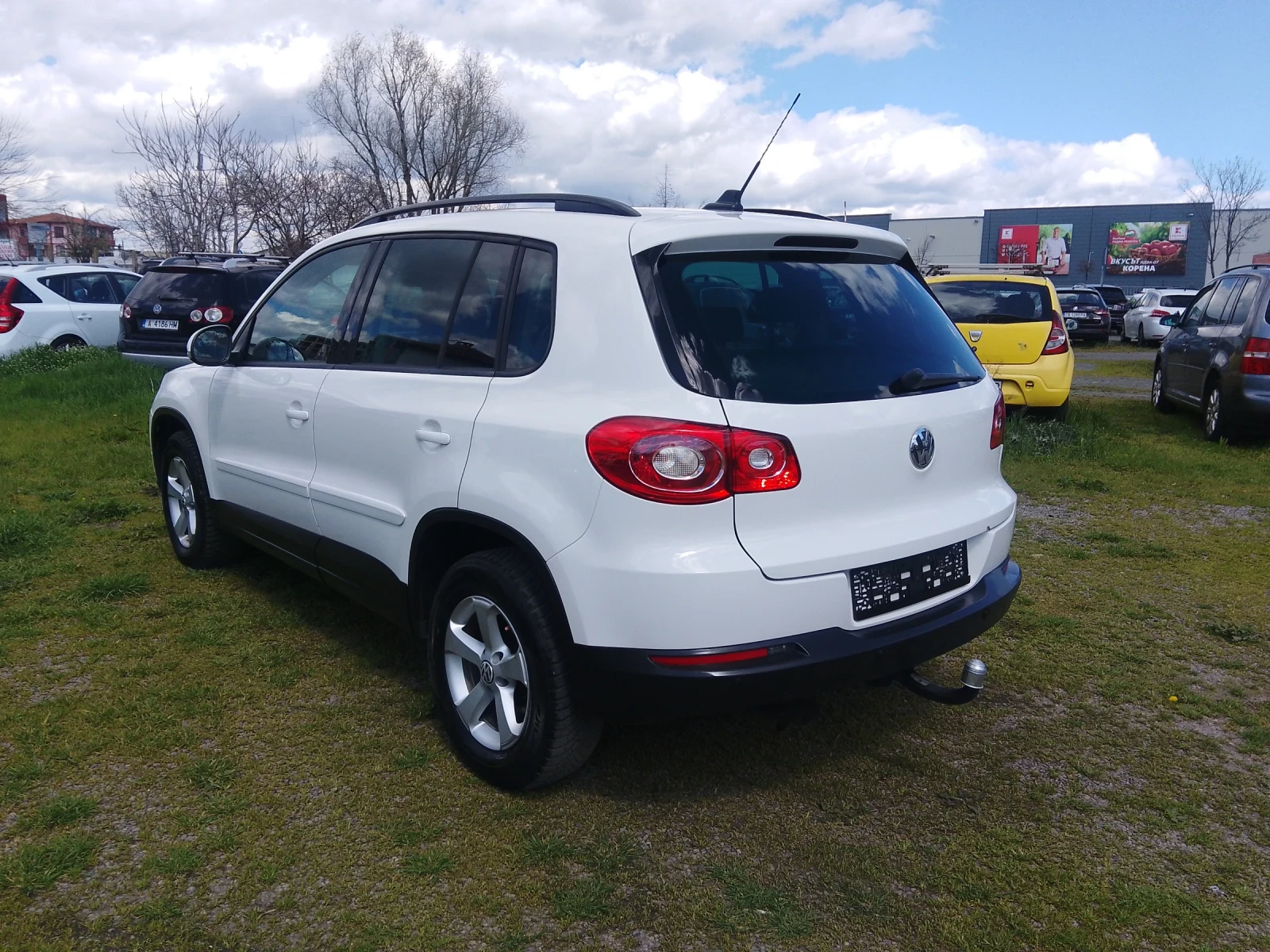 VW Tiguan 2.0TDI-FULL-АВТОМАТИК-4Х4-КОЖА-НАВИ-ПАНОРАМА-, снимка 4 - Автомобили и джипове - 54138451