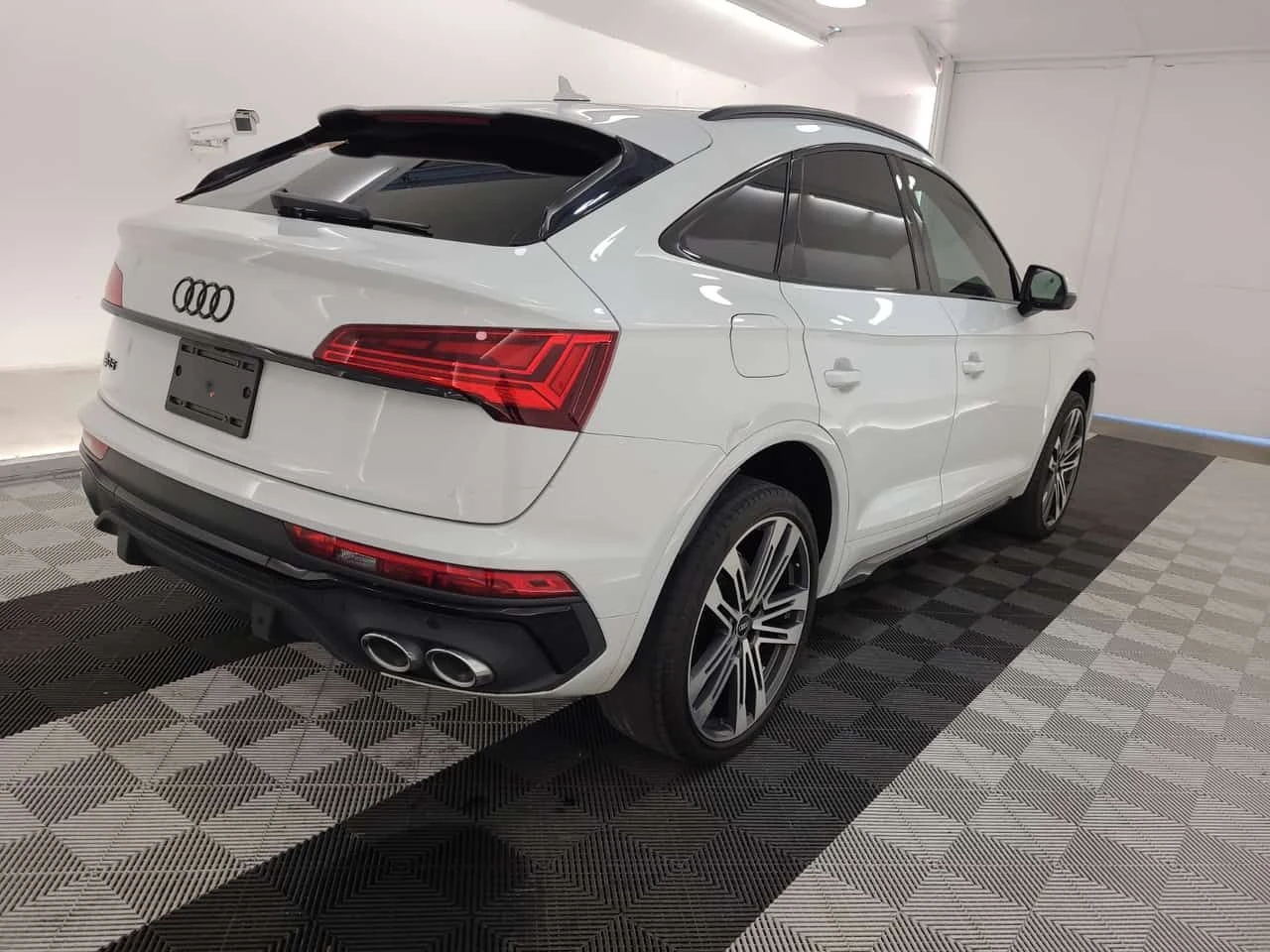 Audi SQ5 PANORAMA| 360 КАМЕРИ| 2 КЛЮЧА| CARFAX, снимка 3 - Автомобили и джипове - 54297056