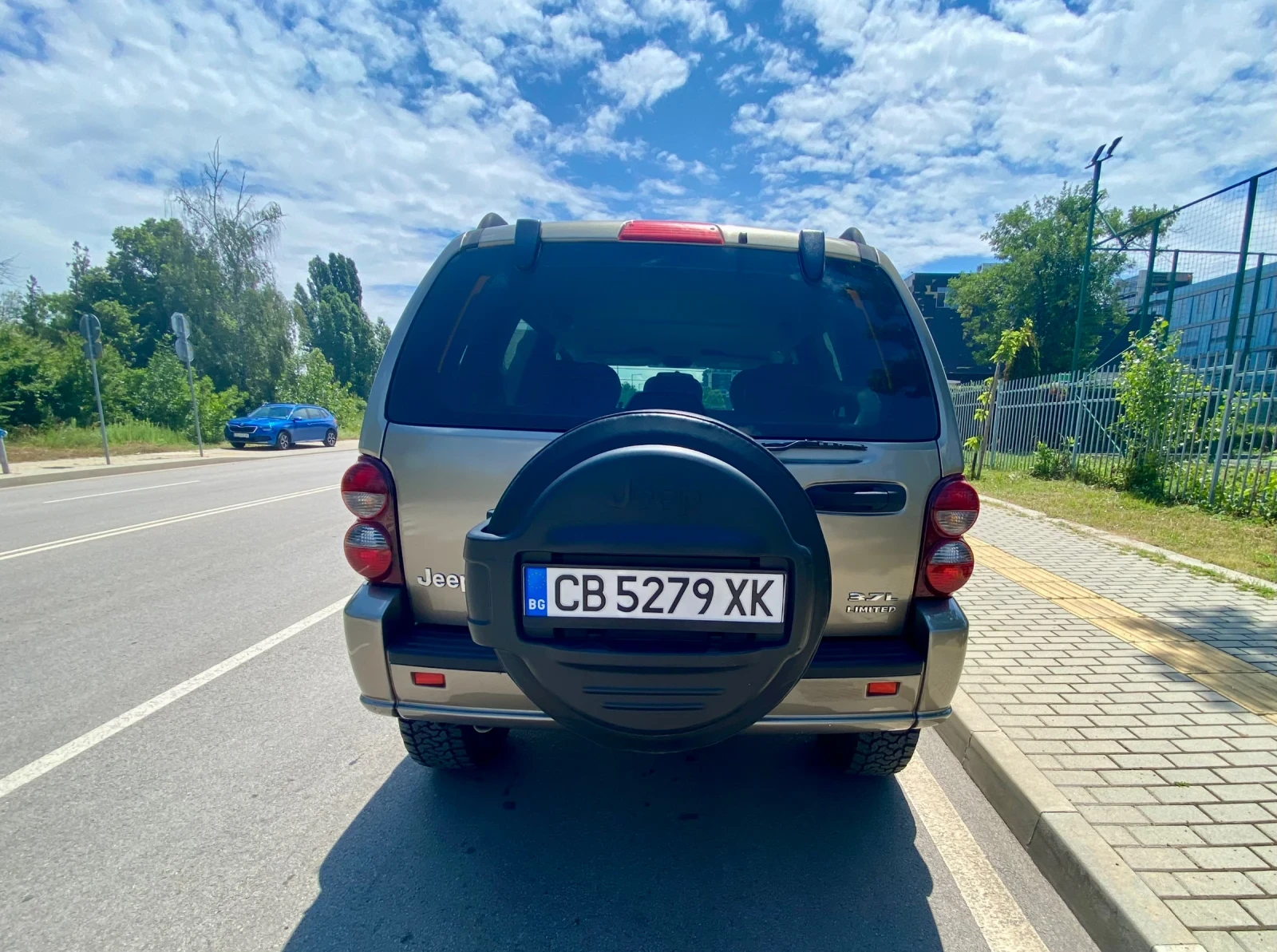 Jeep Cherokee 3.7 газ , снимка 8 - Автомобили и джипове - 55030306