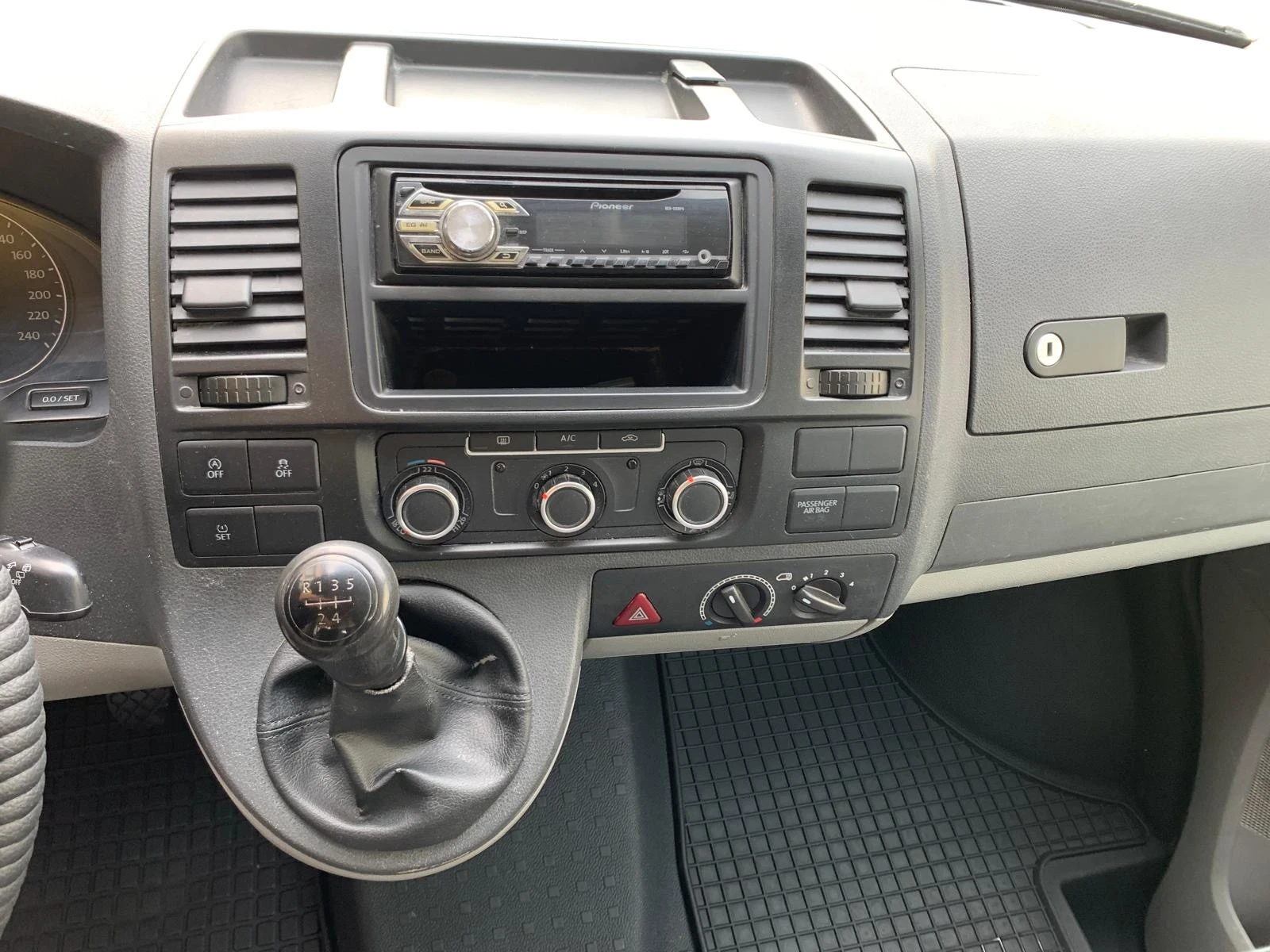 VW Transporter 2.0 TDI 9 Местен Климатик EURO 5, снимка 12 - Бусове и автобуси - 54478887