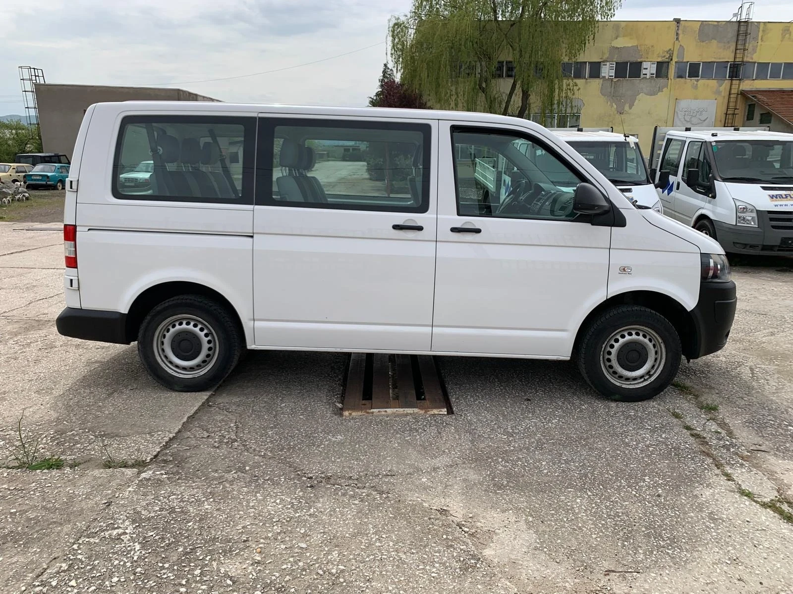 VW Transporter 2.0 TDI 9 Местен Климатик EURO 5, снимка 4 - Бусове и автобуси - 54478887