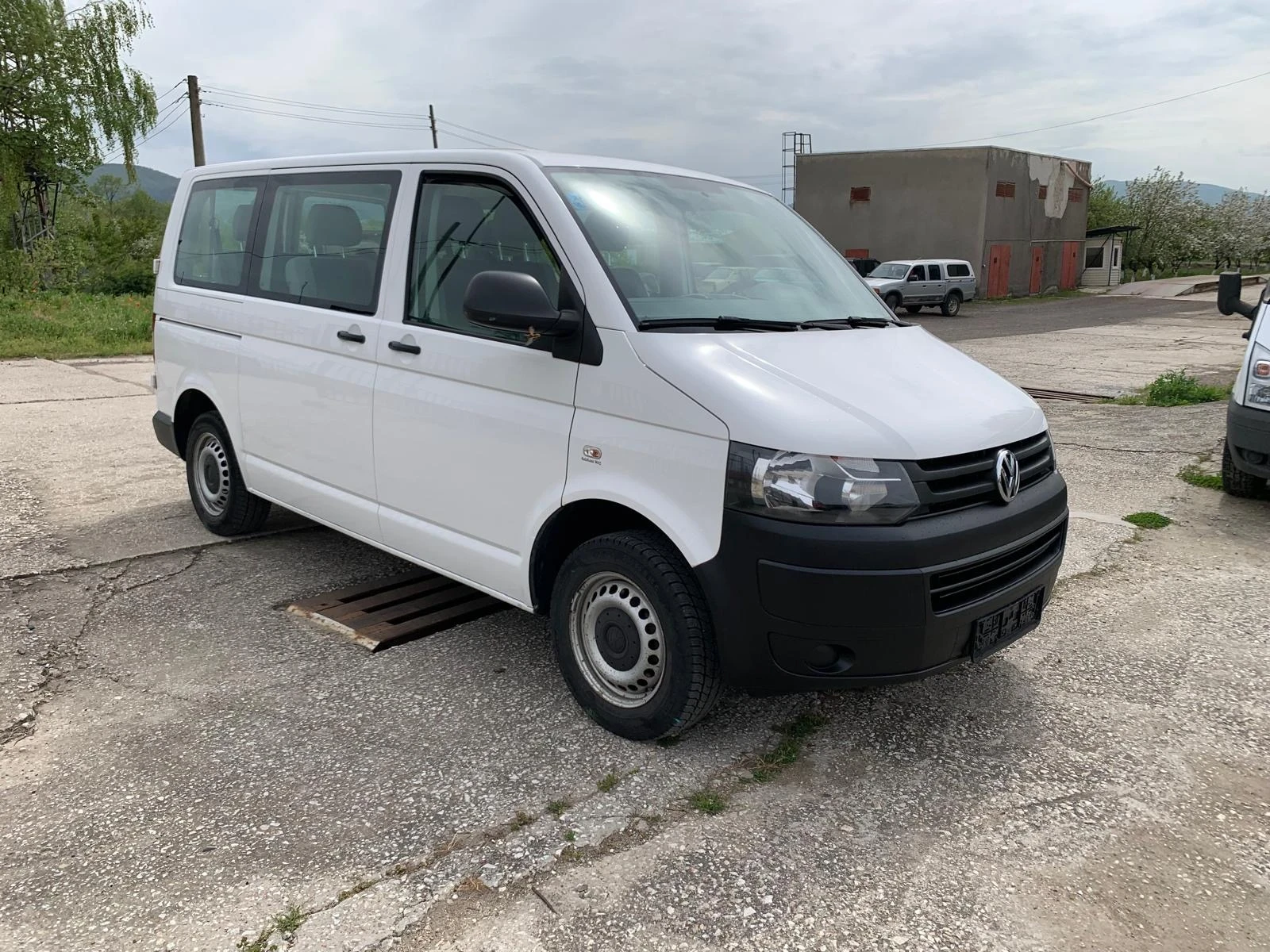 VW Transporter 2.0 TDI 9 Местен Климатик EURO 5, снимка 3 - Бусове и автобуси - 54478887