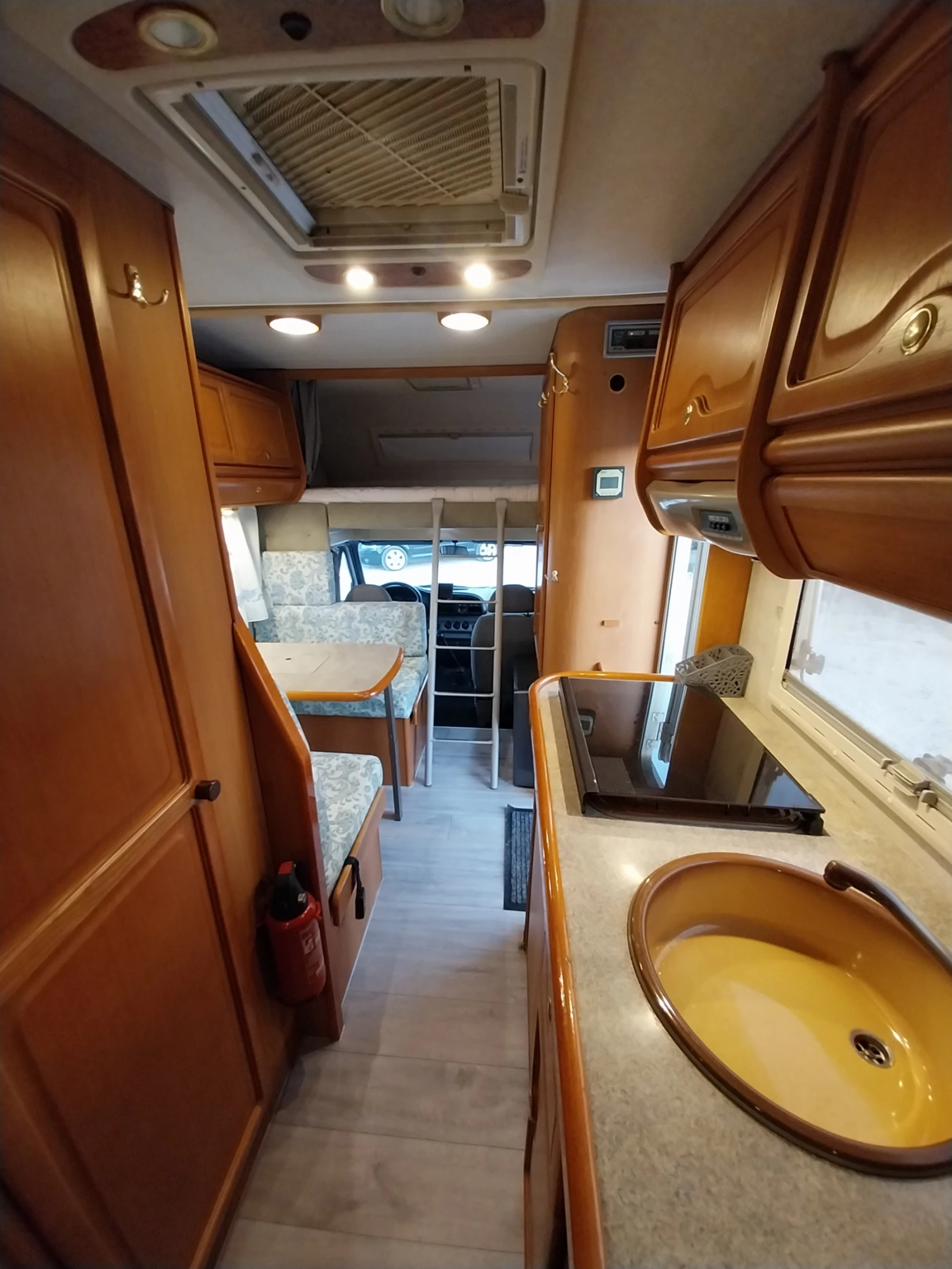 Кемпер Elnagh Ford Transit 2.5TDI 101кс/Б категория/TOP, снимка 10 - Каравани и кемпери - 53824994