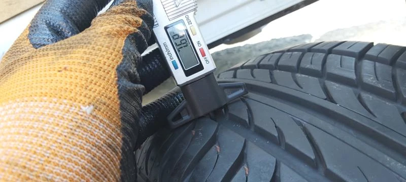 Гуми Летни 235/40R18, снимка 4 - Гуми и джанти - 29341381