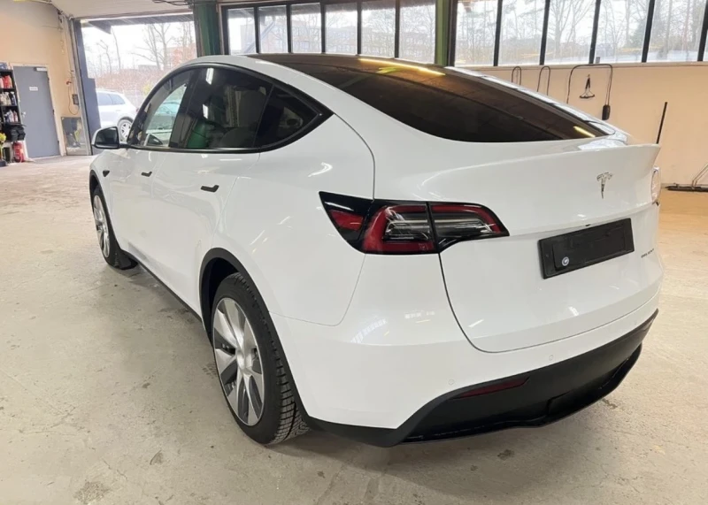 Tesla Model Y DualMotor/LongRange/4x4/Matrix/514hp/БялСалон , снимка 4 - Автомобили и джипове - 53155809