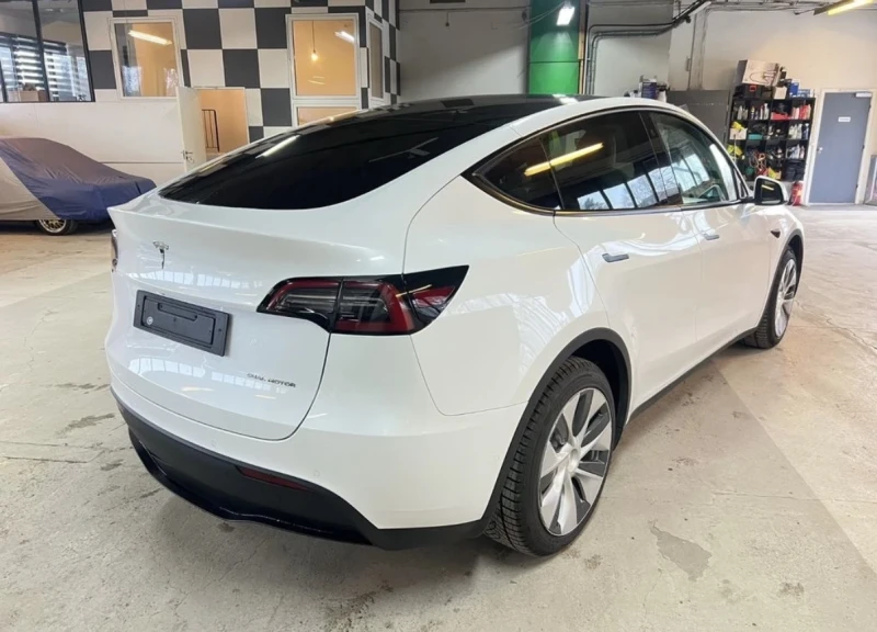 Tesla Model Y DualMotor/LongRange/4x4/Matrix/514hp/БялСалон , снимка 6 - Автомобили и джипове - 53155809