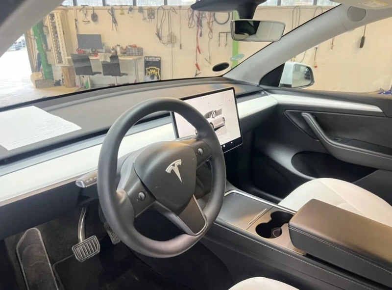 Tesla Model Y DualMotor/LongRange/4x4/Matrix/514hp/БялСалон , снимка 9 - Автомобили и джипове - 53155809