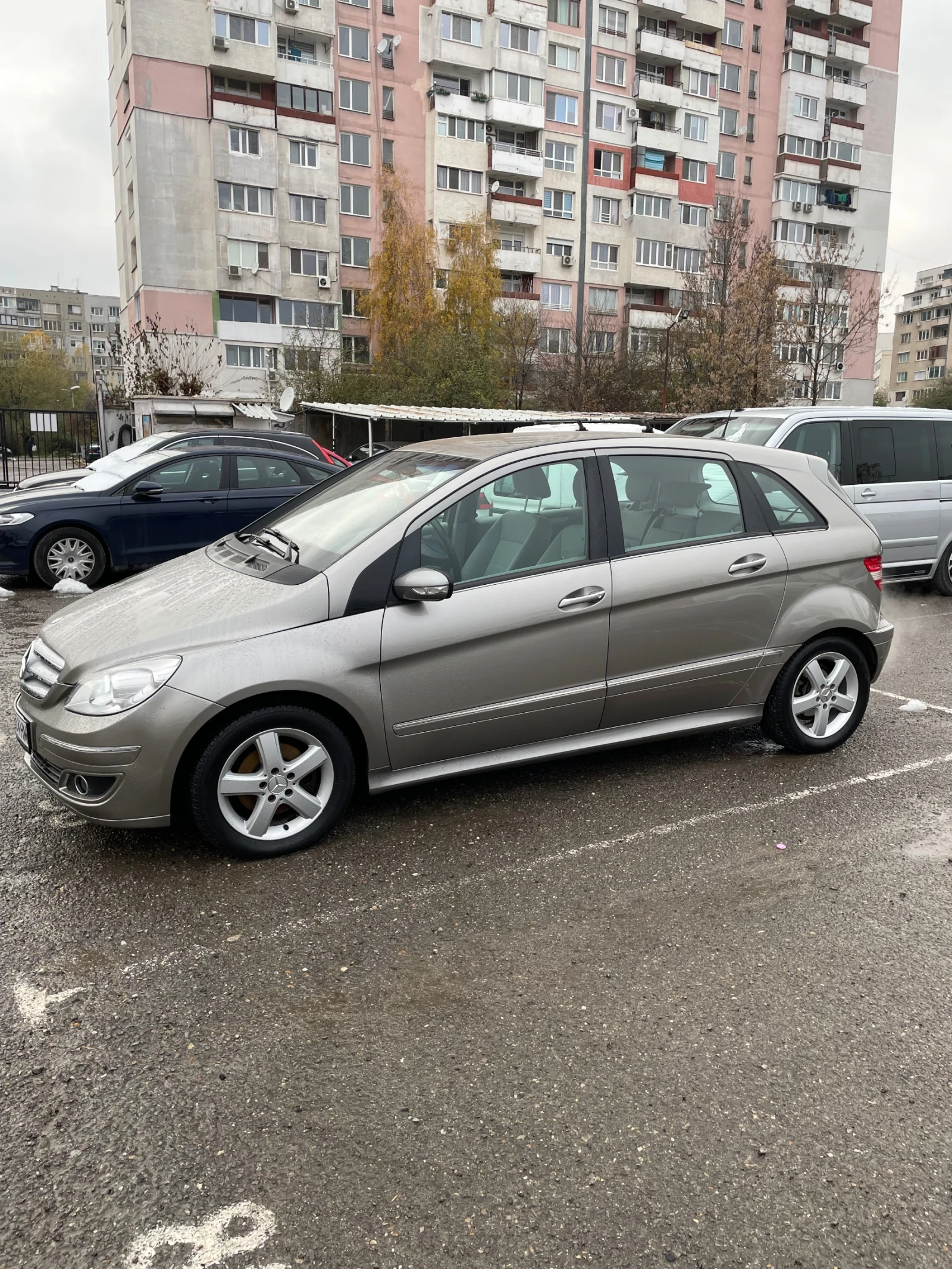 Mercedes-Benz B 180 Седан - изображение 3