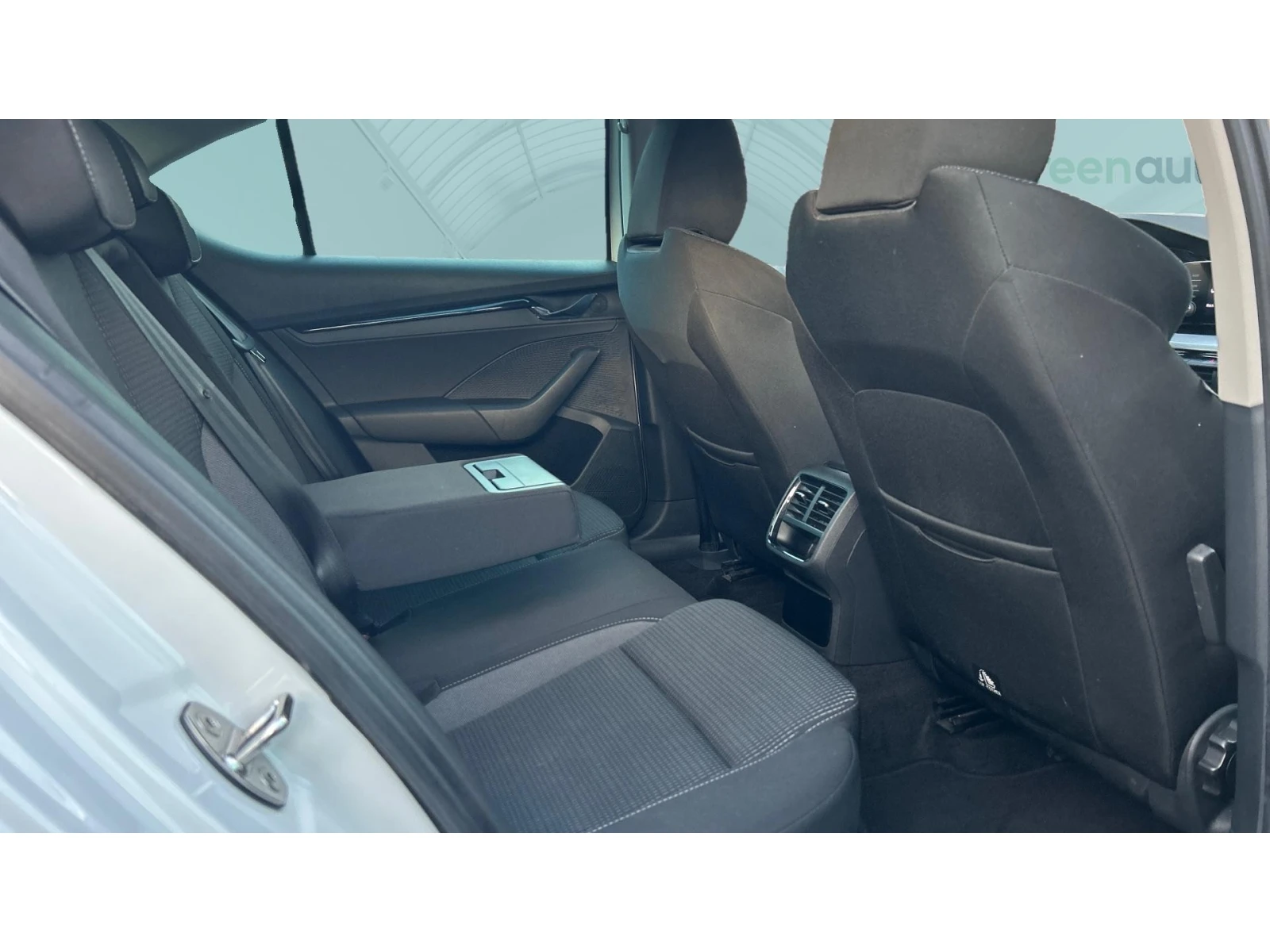 Skoda Octavia 2.0 TDi  M/T, Месечна вноска от 499 лв. - изображение 10