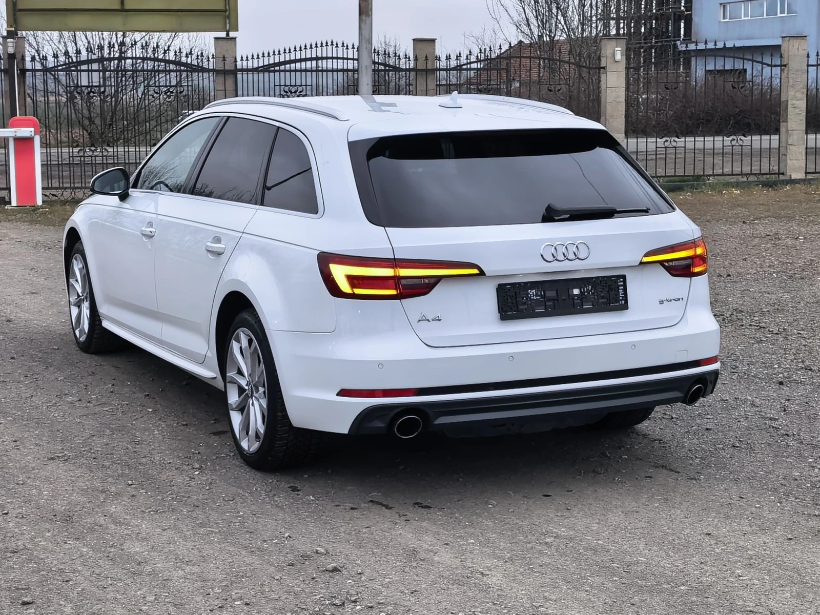 Audi A4 2, 0i S-line, снимка 4 - Автомобили и джипове - 53937609