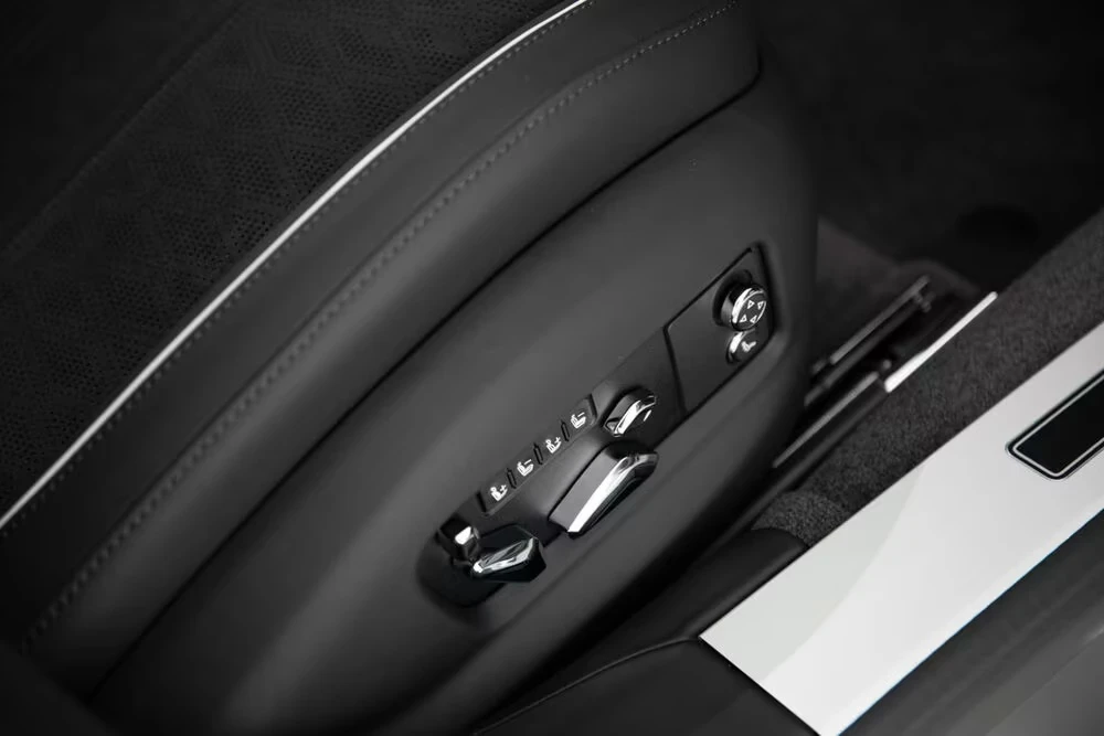 Bentley Flying Spur SPEED V8 HYBRID MULLINER NAIM , снимка 9 - Автомобили и джипове - 54369747