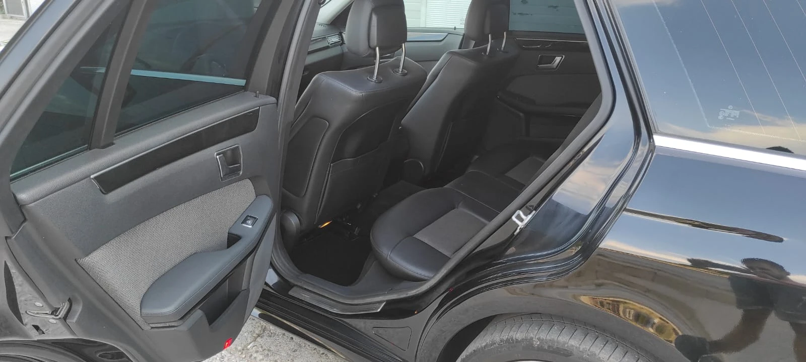 Mercedes-Benz E 350 4MATIC/AIRMATIC, снимка 11 - Автомобили и джипове - 54838657