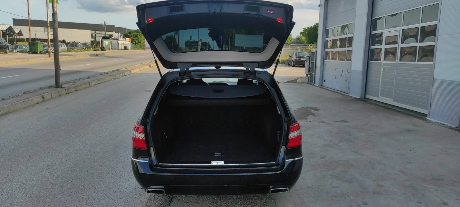 Mercedes-Benz E 350 4MATIC/AIRMATIC, снимка 14 - Автомобили и джипове - 54838657