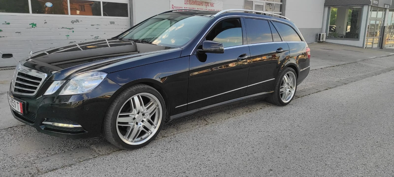Mercedes-Benz E 350 4MATIC/AIRMATIC, снимка 2 - Автомобили и джипове - 54838657
