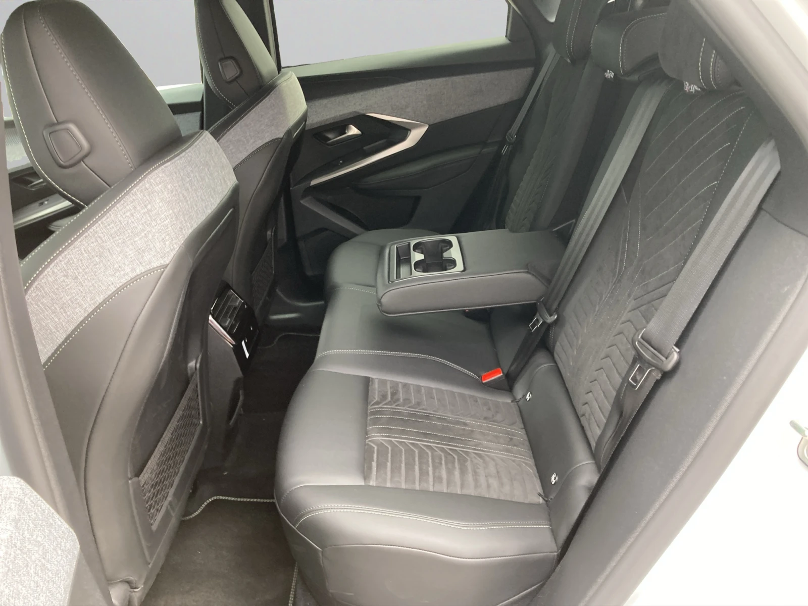 Peugeot 3008 GT EXCLUSIVE HYBRID 145 48V e-DCS6 EURO 6.4, снимка 11 - Автомобили и джипове - 54868708