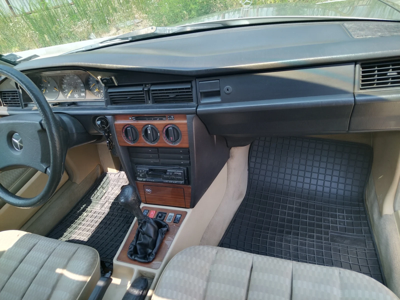 Mercedes-Benz 190, снимка 14 - Автомобили и джипове - 55578449