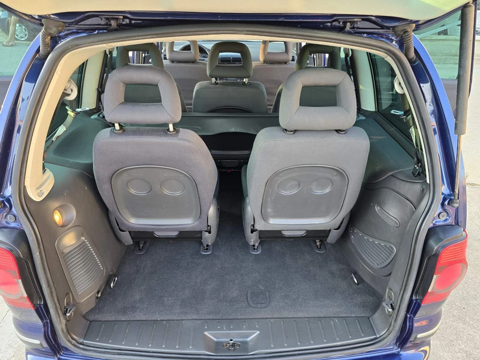 VW Sharan 1.9TDI BUSINESS 7MECTA, снимка 11 - Автомобили и джипове - 55647420