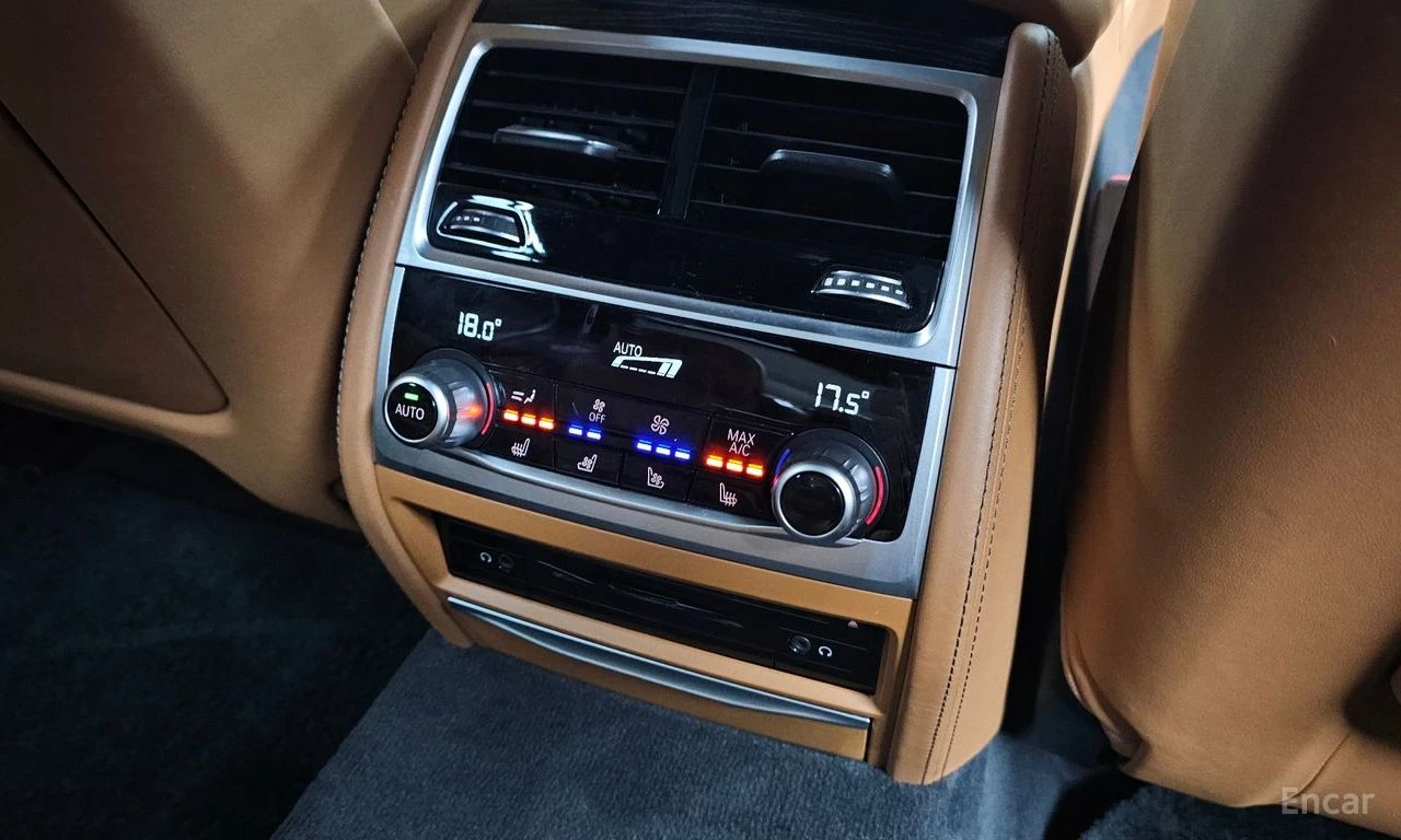 BMW 740 LI* XDRIVE* M* SPORT* HARMON* KARDON* ОБДУХВАНЕ* Д, снимка 16 - Автомобили и джипове - 55706709