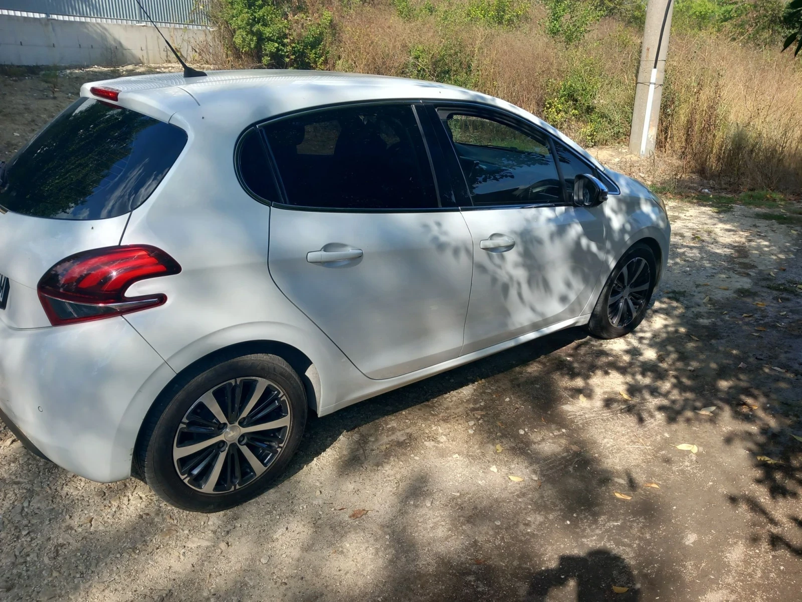 Peugeot 208 1.2, снимка 7 - Автомобили и джипове - 55846698