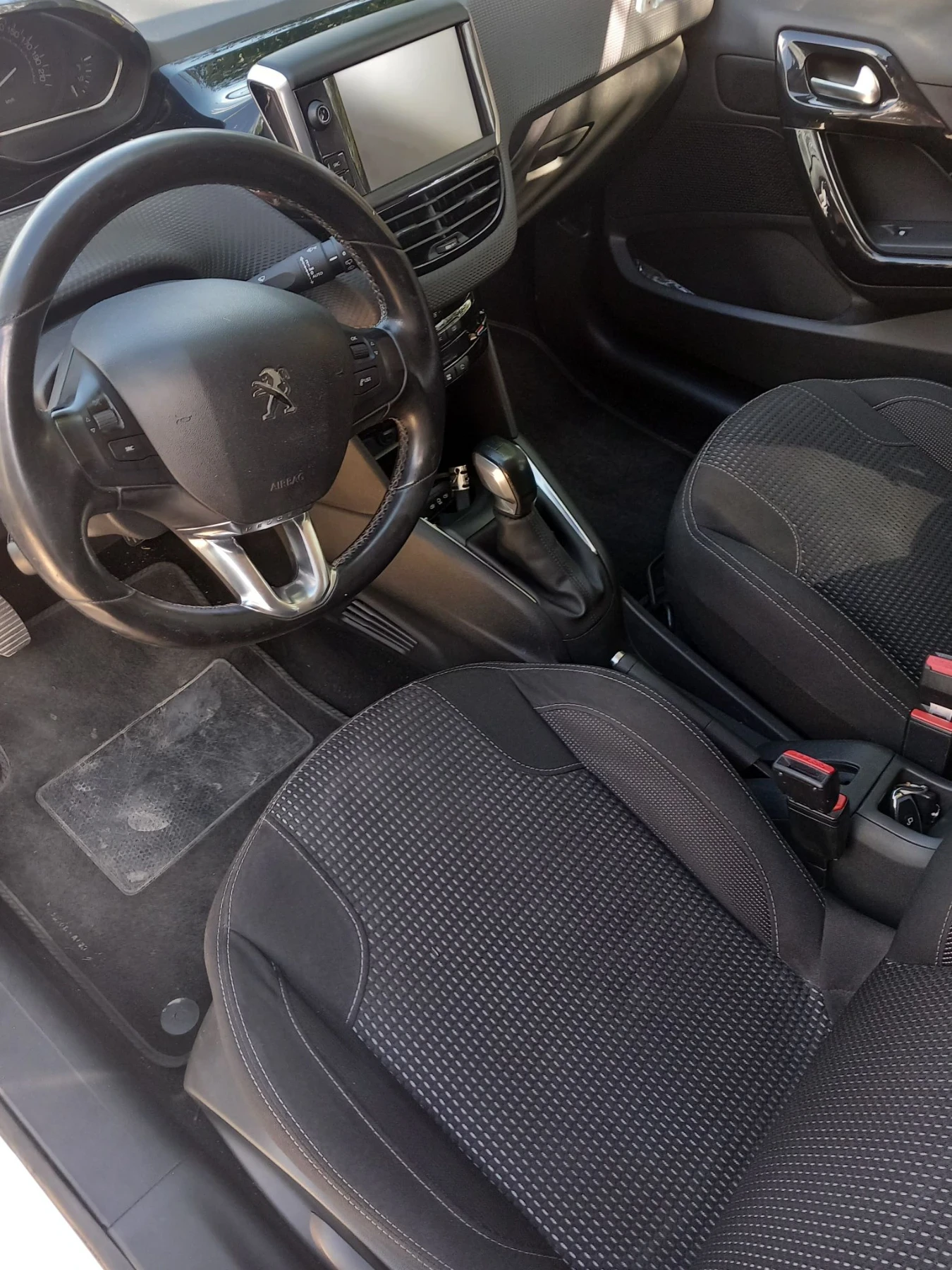 Peugeot 208 1.2, снимка 4 - Автомобили и джипове - 55846698