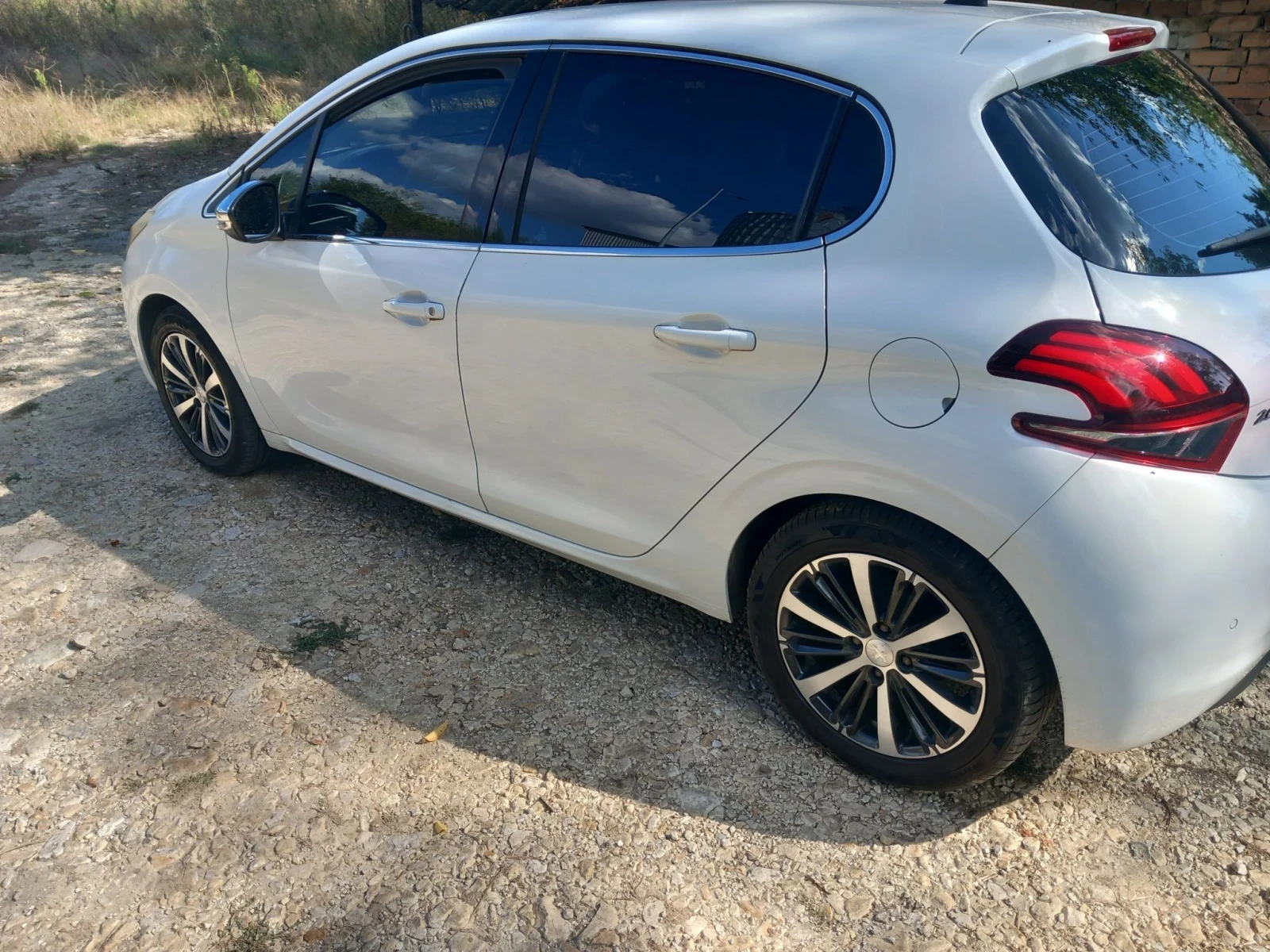 Peugeot 208 1.2, снимка 2 - Автомобили и джипове - 55846698