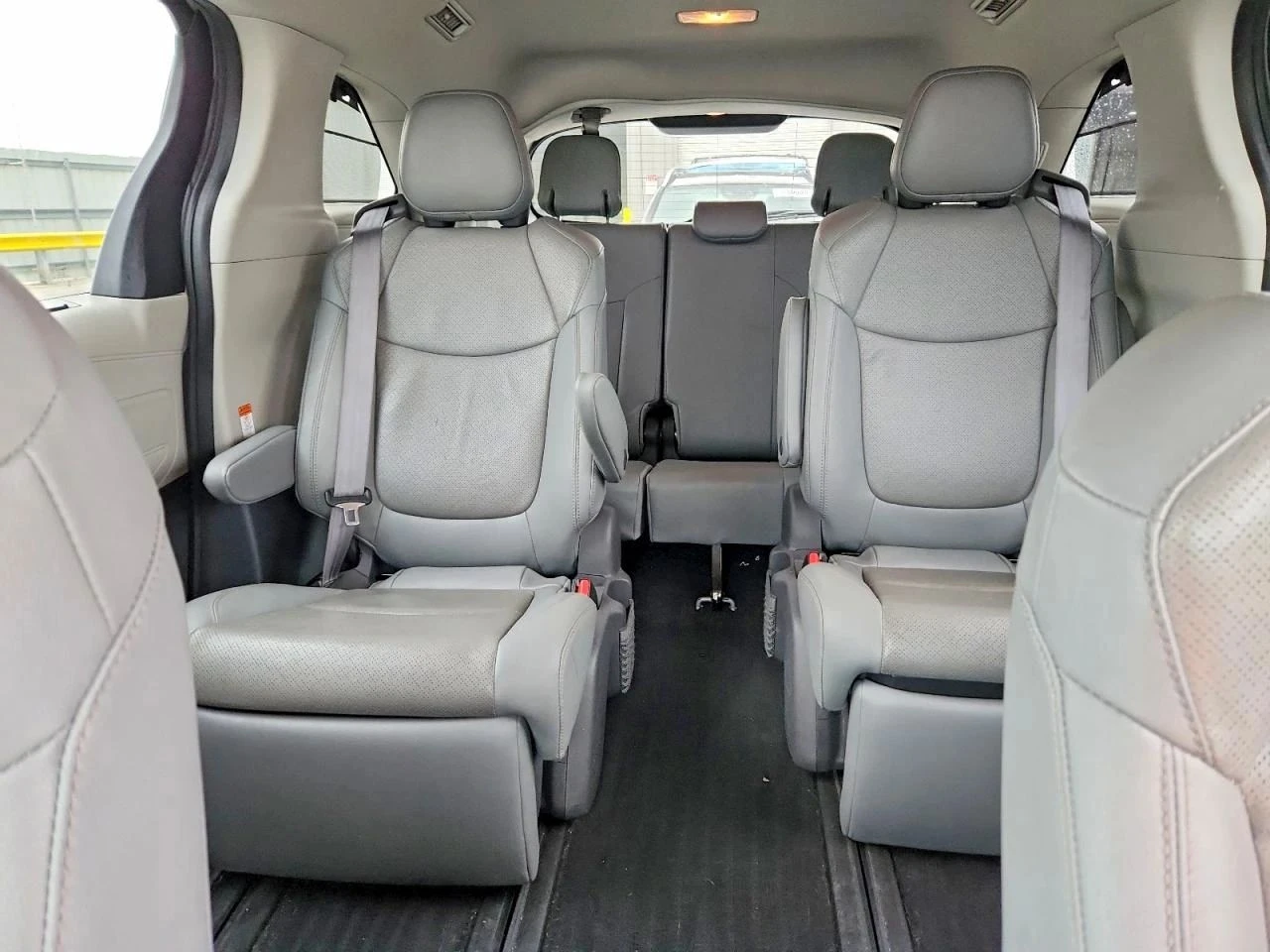 Toyota Sienna, снимка 10 - Автомобили и джипове - 56689758