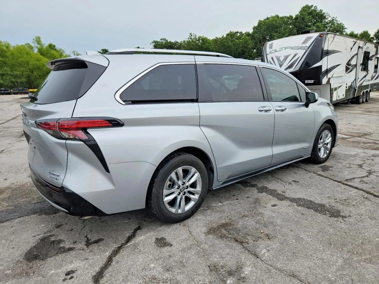 Toyota Sienna, снимка 3 - Автомобили и джипове - 56689758