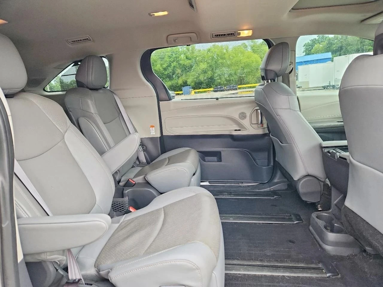 Toyota Sienna, снимка 11 - Автомобили и джипове - 56689758