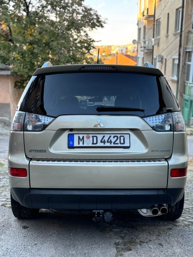 Mitsubishi Outlander 2.2 DI-D, снимка 4 - Автомобили и джипове - 45012677