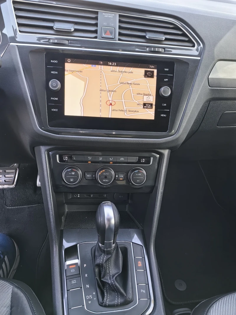 VW Tiguan 2.0 150к.с R-line, снимка 7 - Автомобили и джипове - 52569325