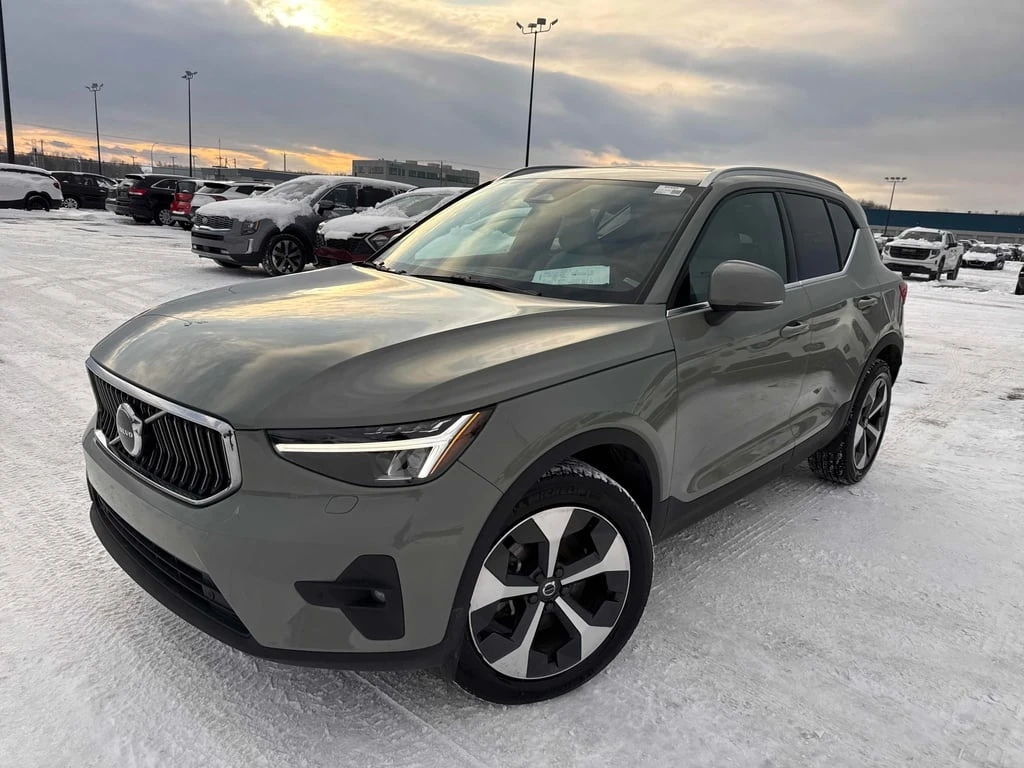 Volvo XC40 Plus Bright Theme * CARFAX * БЕЗ ПЪРВОНАЧАЛНА, снимка 1