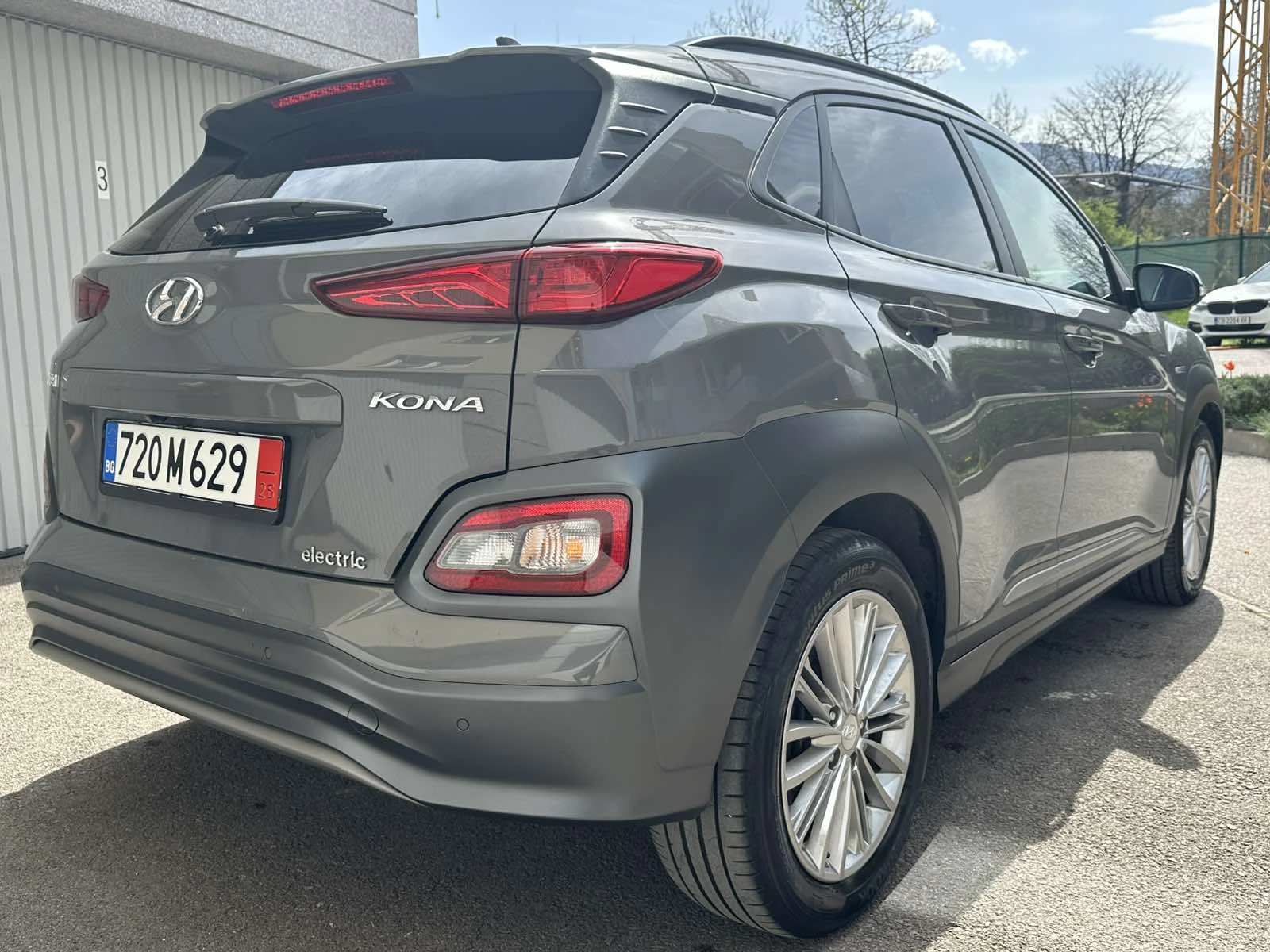 Hyundai Kona PREMIUM 64KWh FULL ASSIST/HEADUP/DISSTR/SOH98.6% - изображение 6