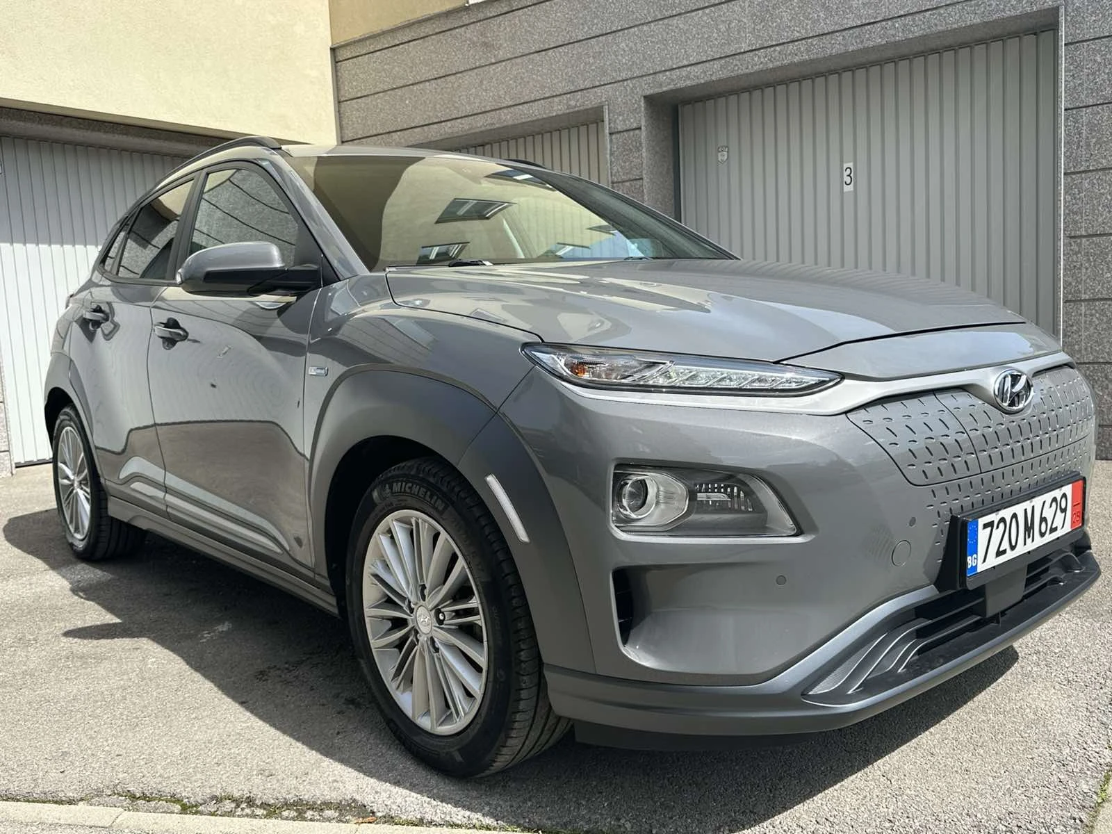 Hyundai Kona PREMIUM 64KWh FULL ASSIST/HEADUP/DISSTR/SOH98.6% - изображение 2