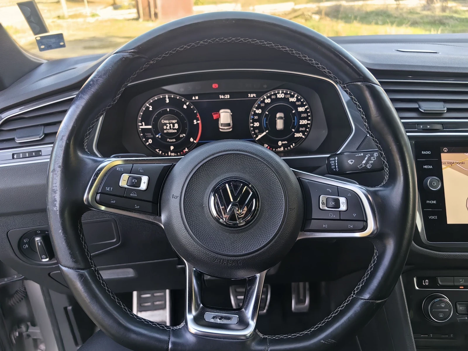 VW Tiguan 2.0 150к.с R-line - изображение 8